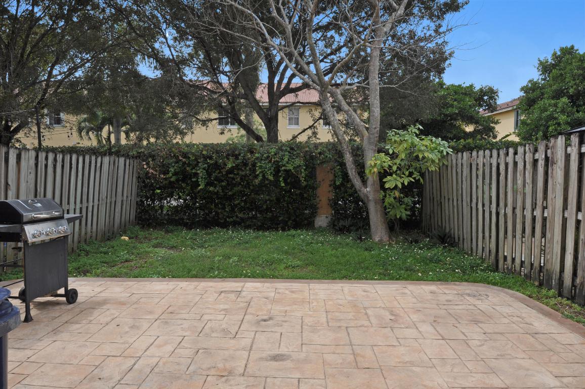 EMERALD LAKES - Residential Lease