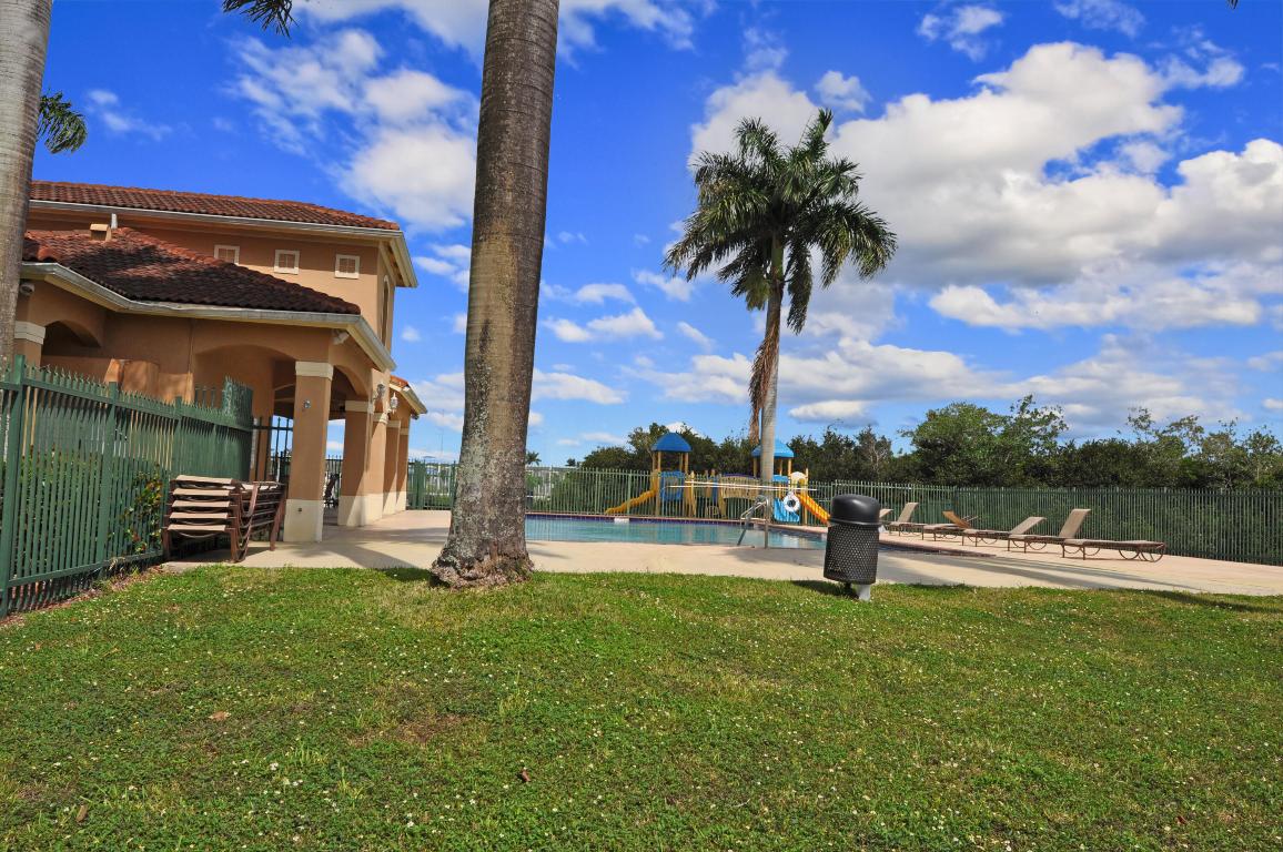 EMERALD LAKES - Residential Lease