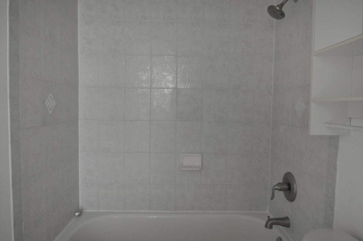 EMERALD LAKES - Residential Lease