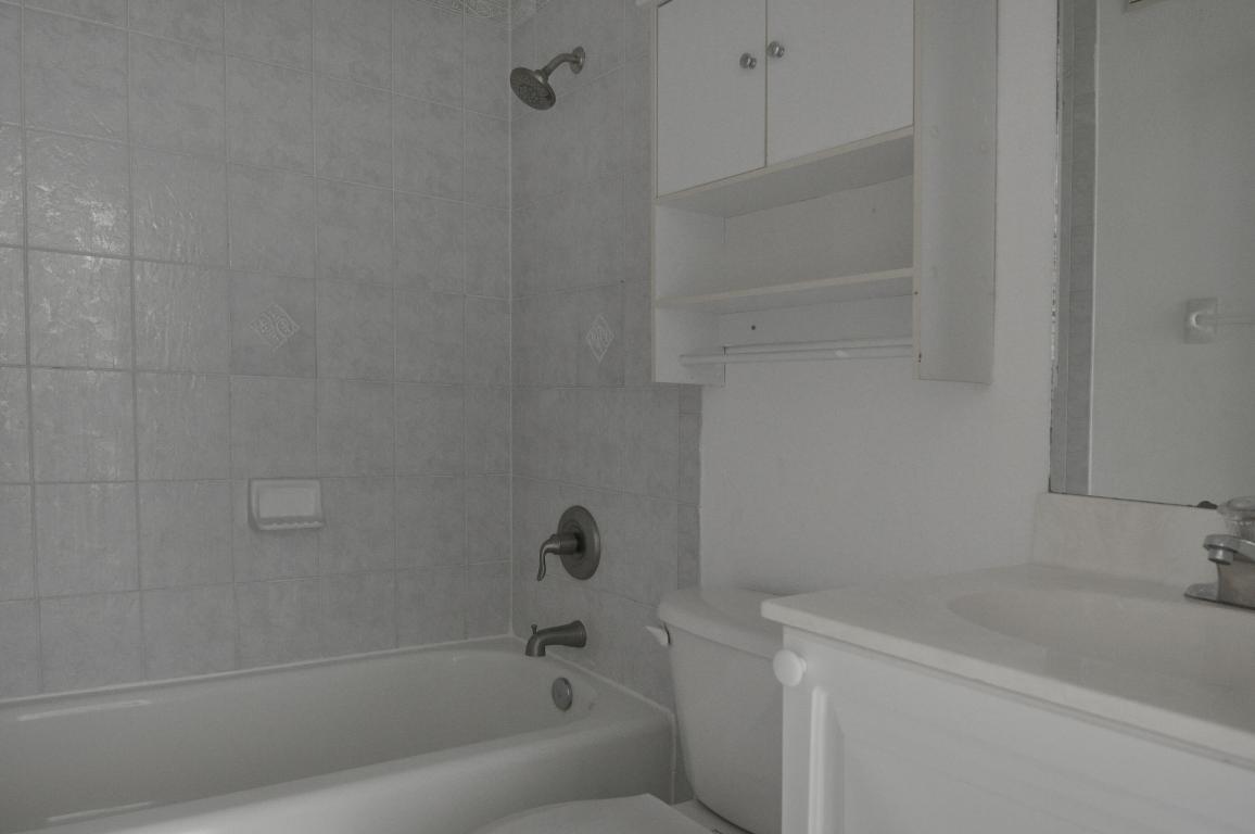 EMERALD LAKES - Residential Lease