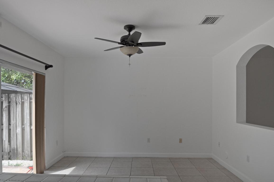 EMERALD LAKES - Residential Lease