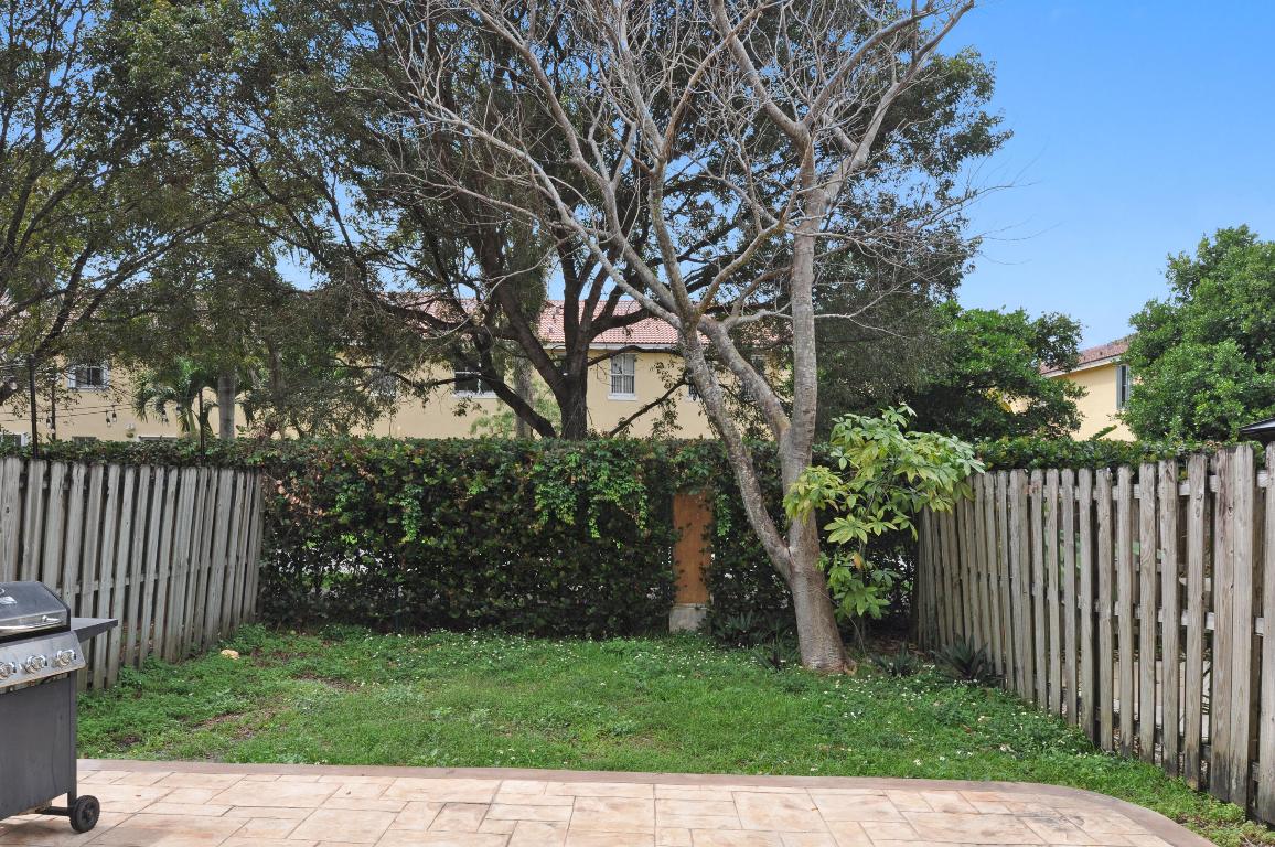 EMERALD LAKES - Residential Lease