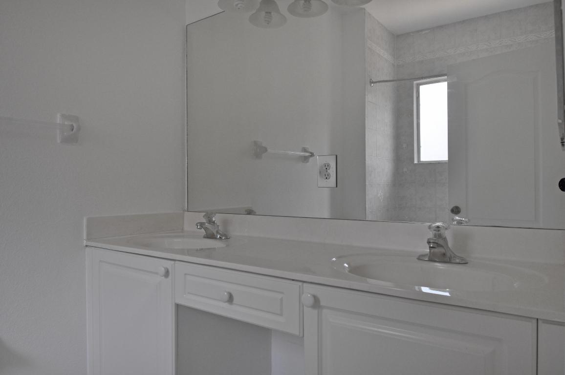 EMERALD LAKES - Residential Lease