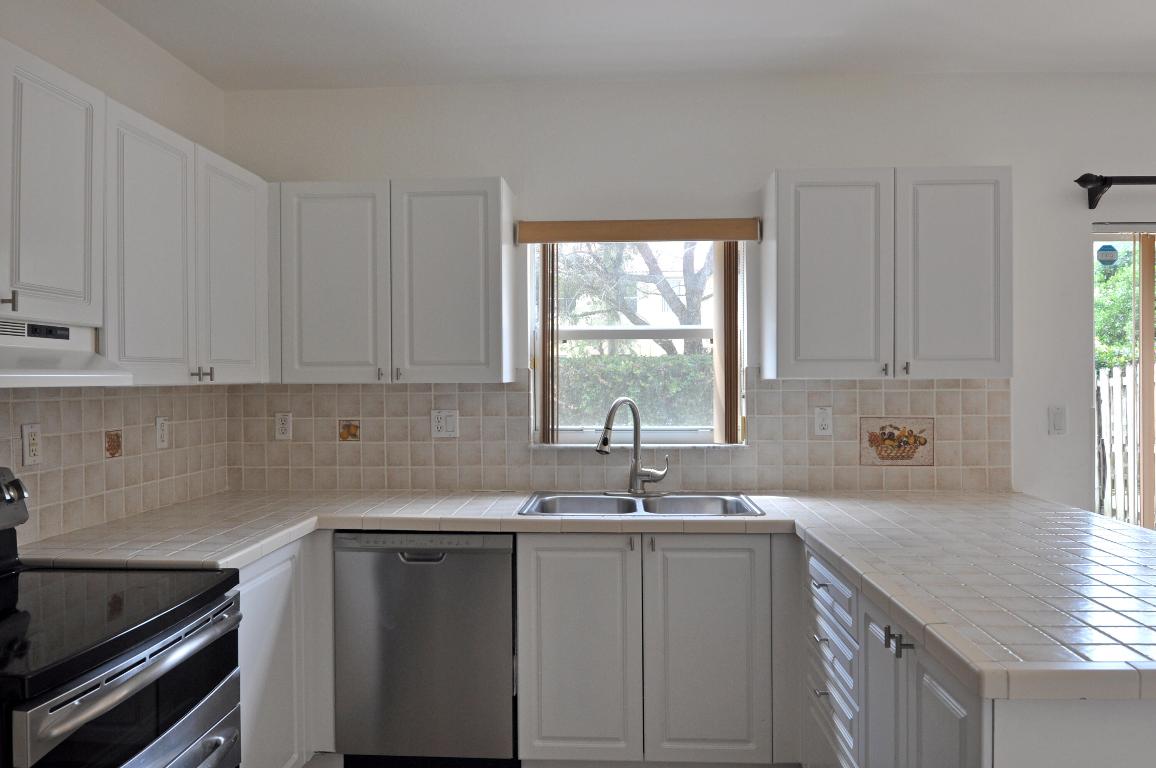 EMERALD LAKES - Residential Lease