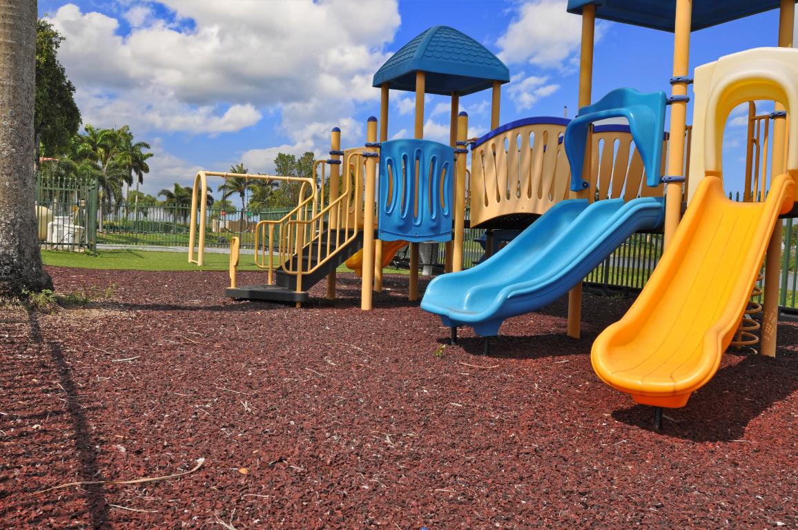 EMERALD LAKES - Residential Lease