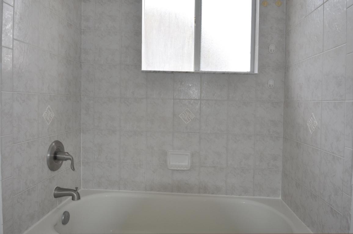 EMERALD LAKES - Residential Lease