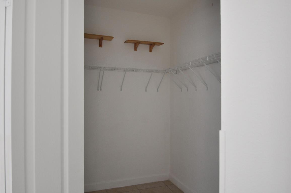 EMERALD LAKES - Residential Lease