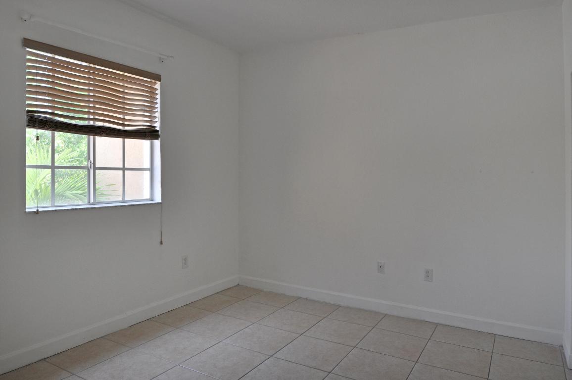 EMERALD LAKES - Residential Lease