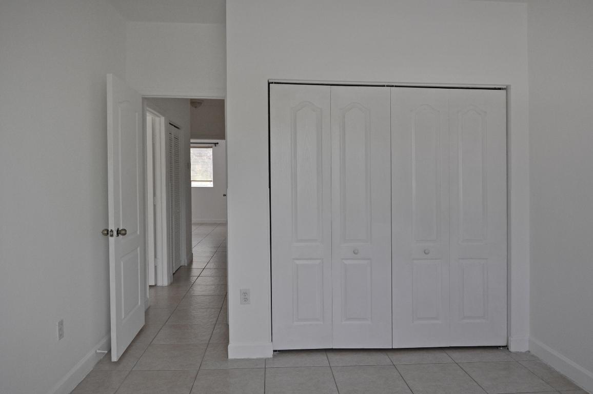 EMERALD LAKES - Residential Lease