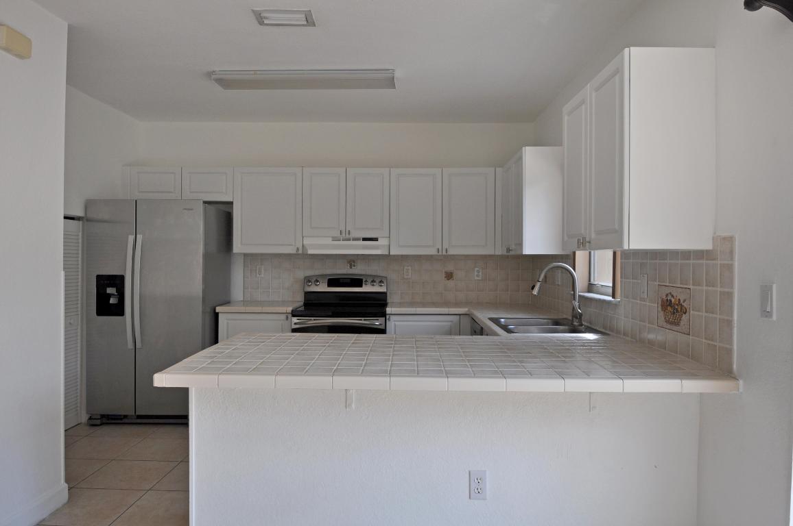 EMERALD LAKES - Residential Lease