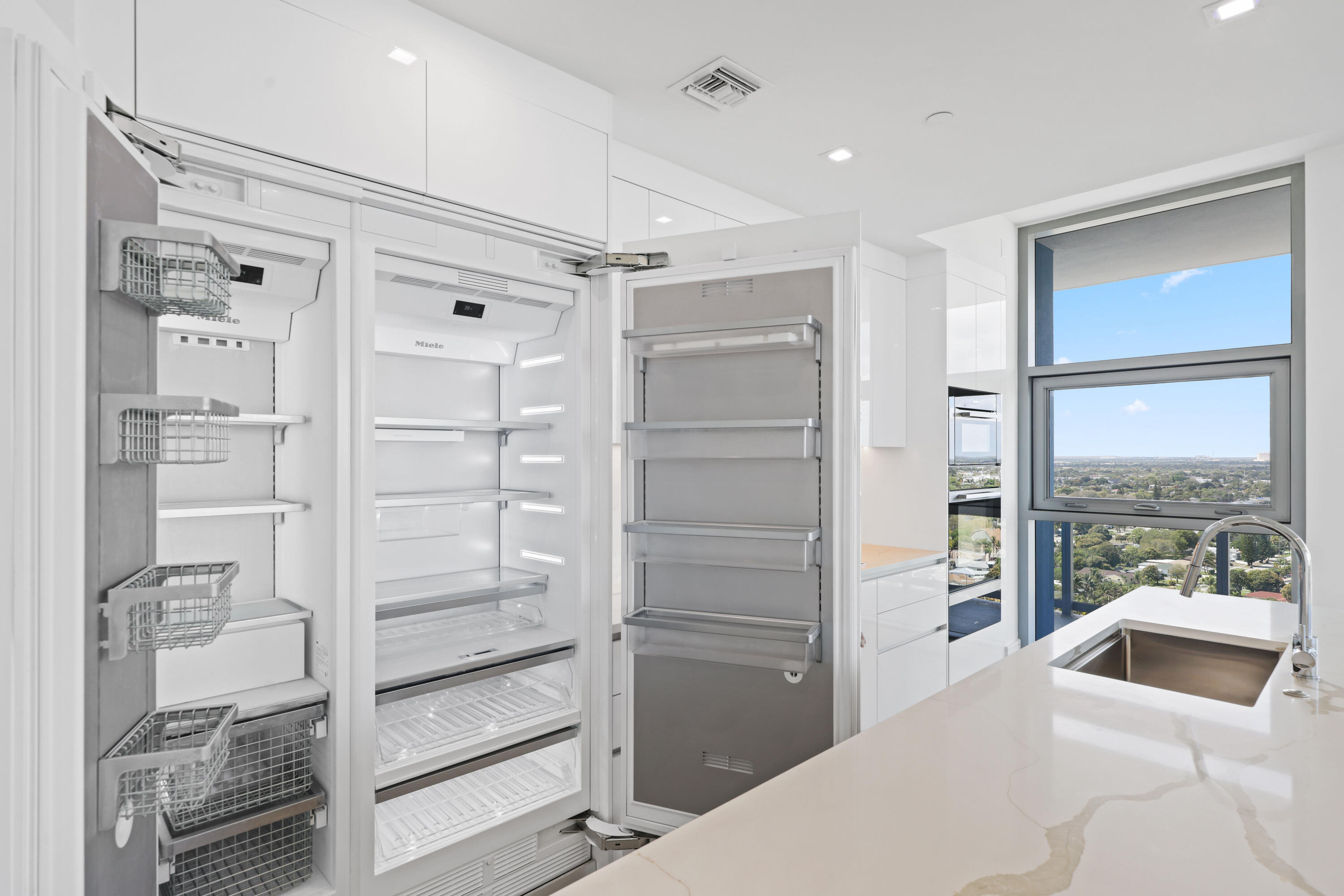 NAUTILUS 220 CONDO - Residential