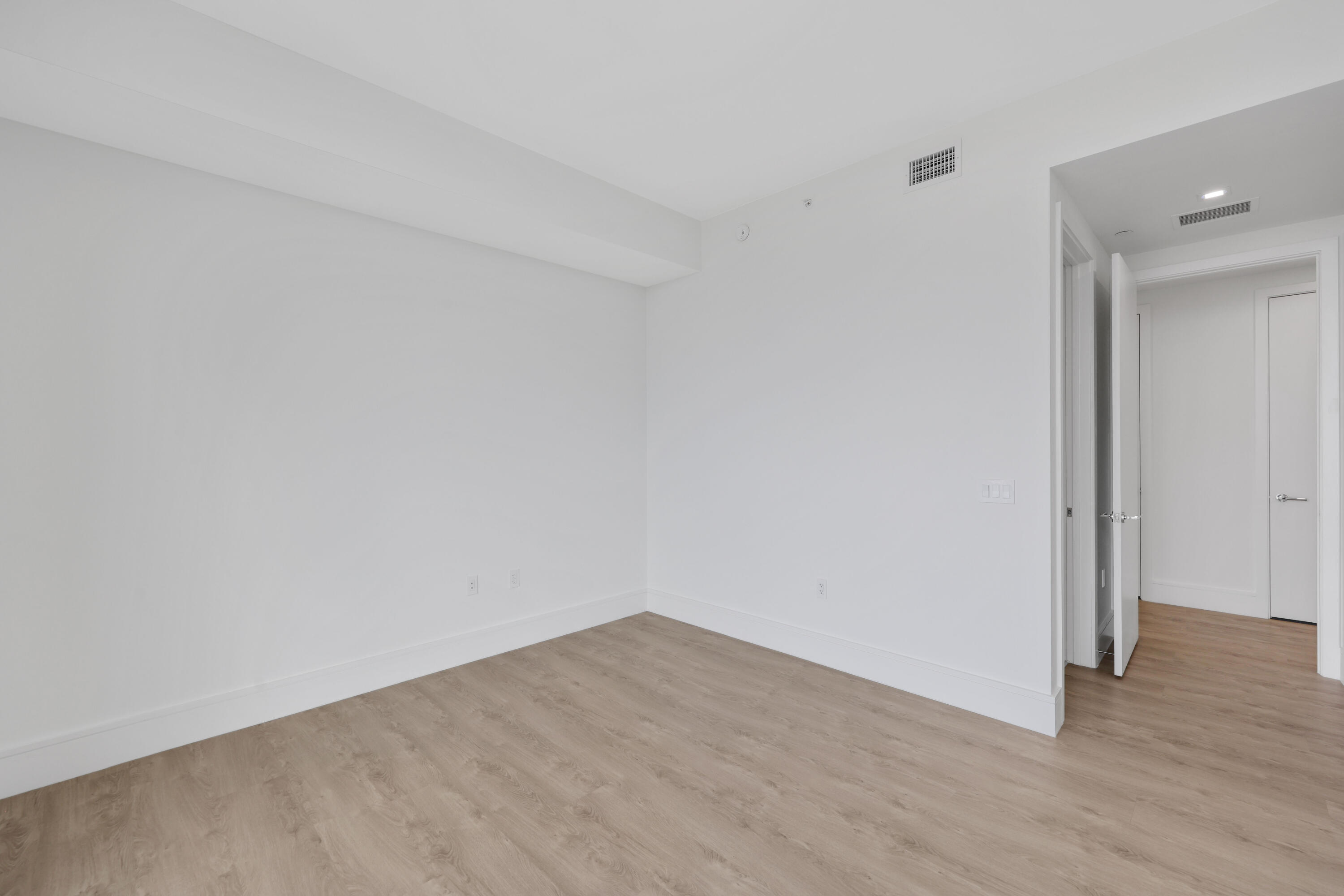 NAUTILUS 220 CONDO - Residential