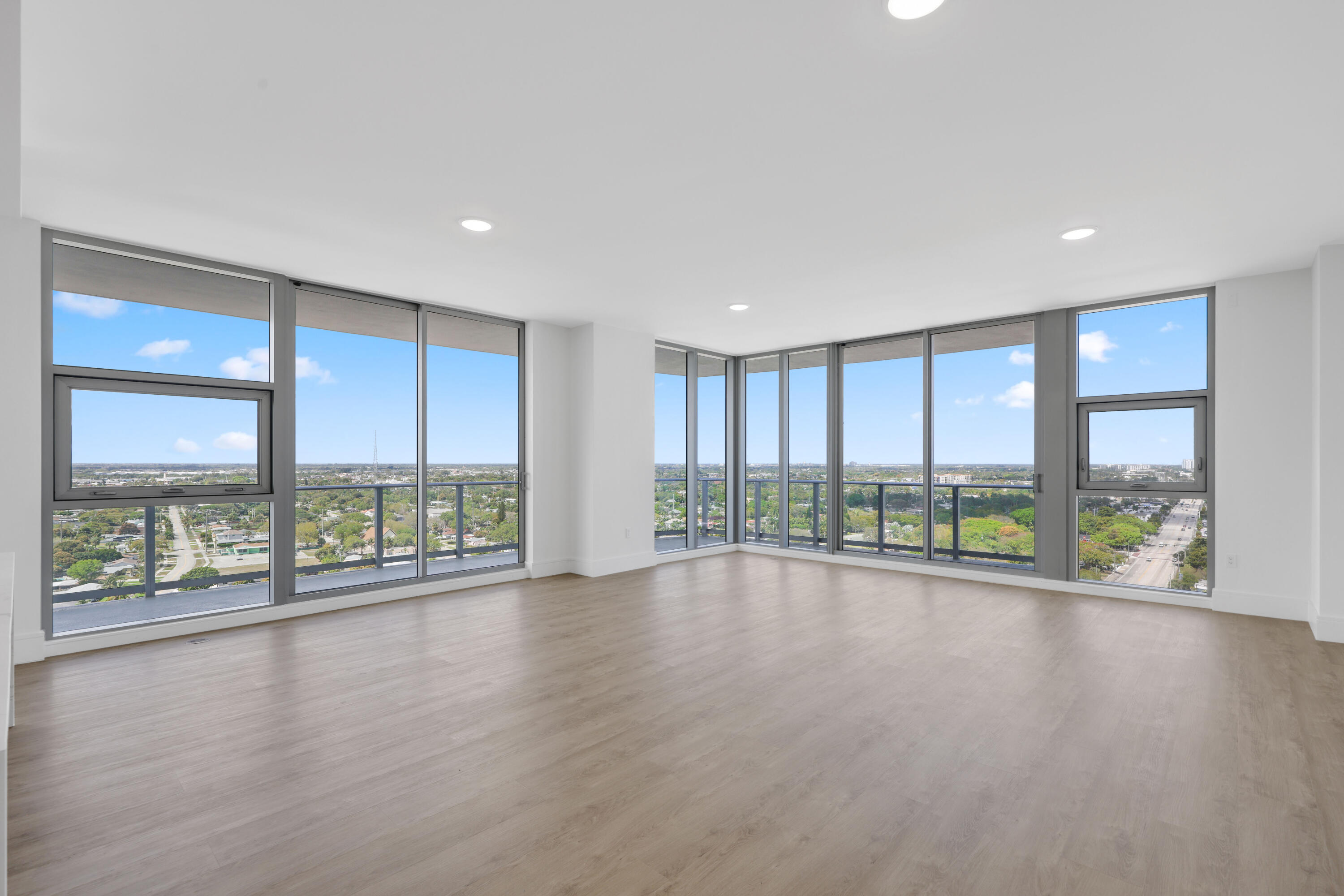 NAUTILUS 220 CONDO - Residential