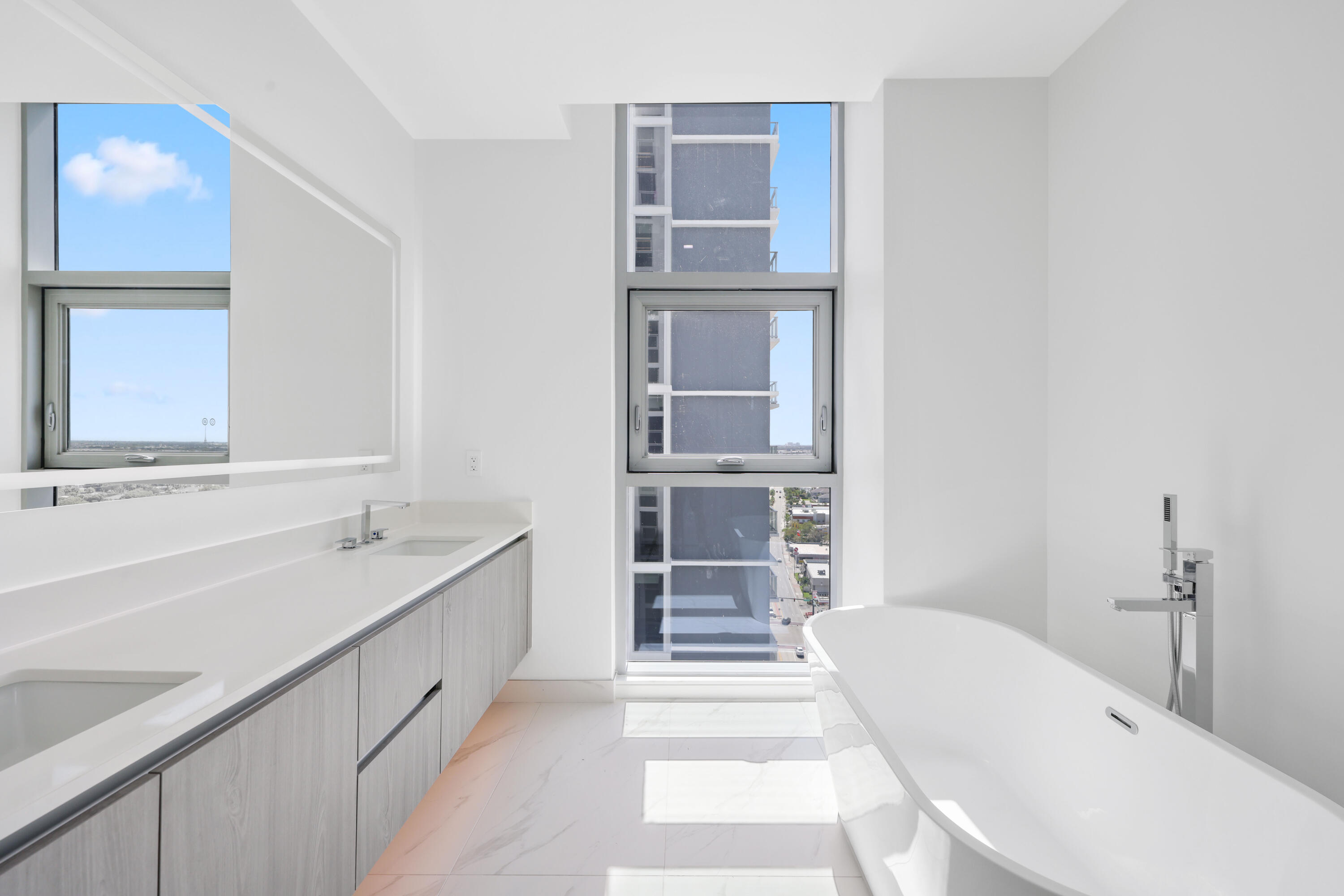 NAUTILUS 220 CONDO - Residential