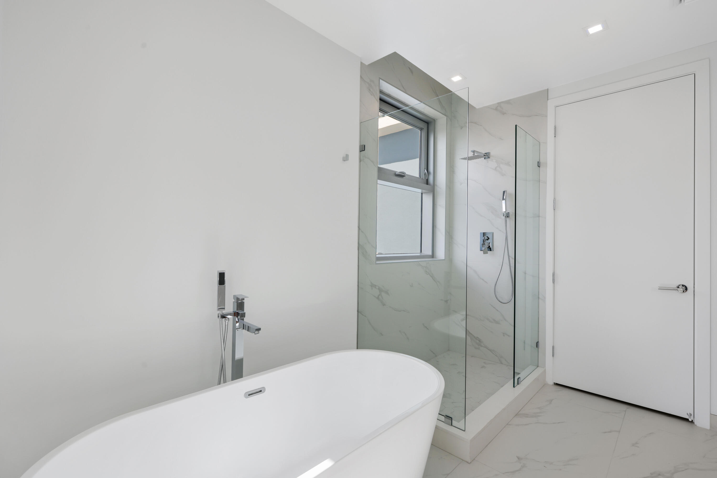 NAUTILUS 220 CONDO - Residential