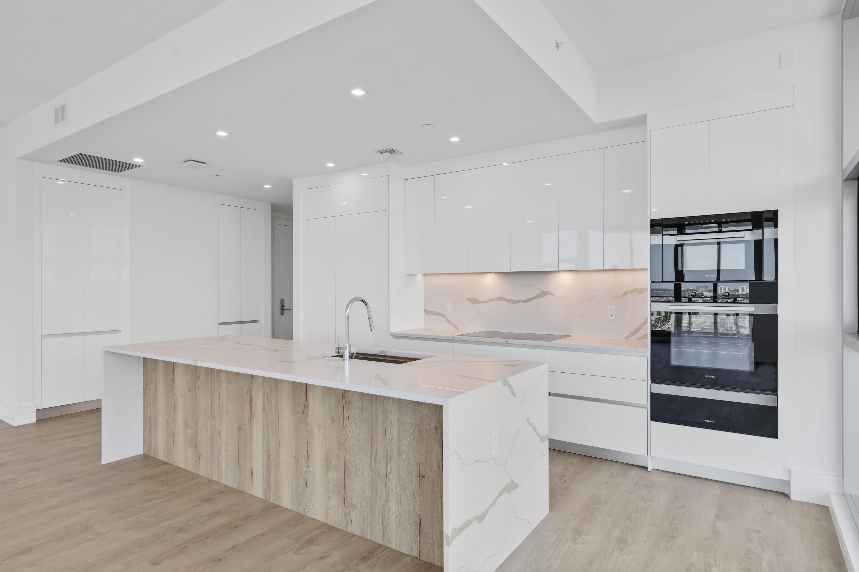 NAUTILUS 220 CONDO - Residential