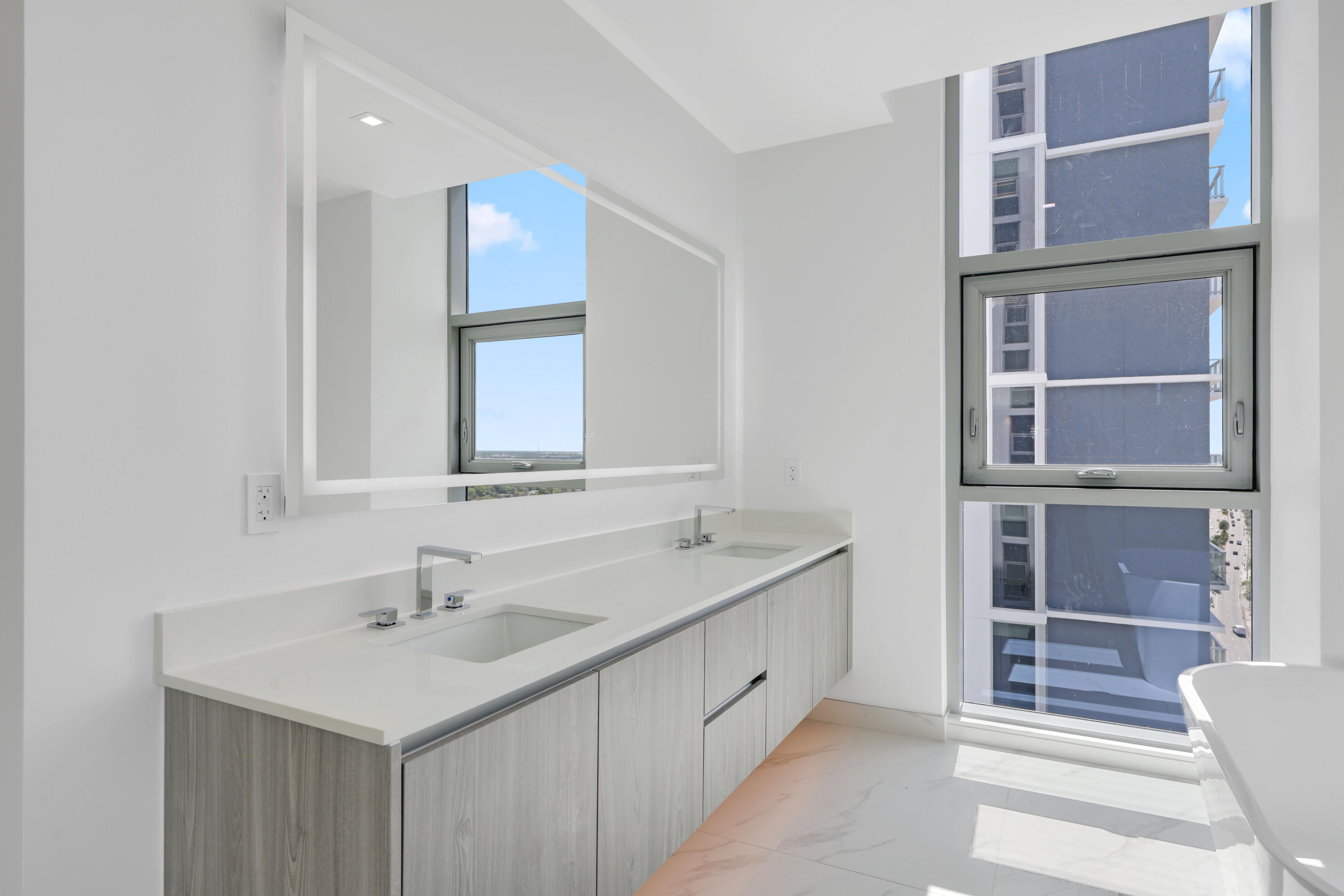 NAUTILUS 220 CONDO - Residential