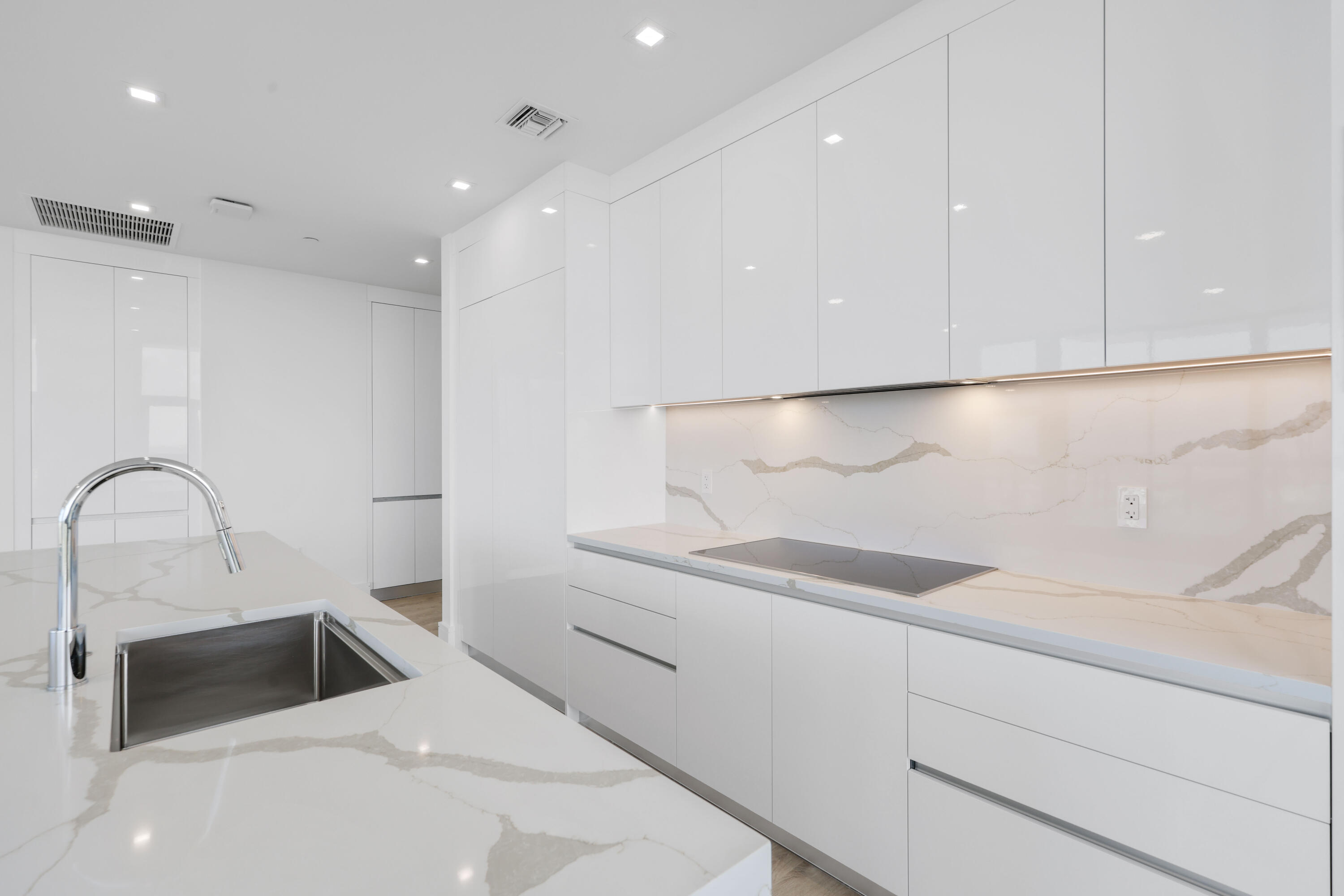 NAUTILUS 220 CONDO - Residential