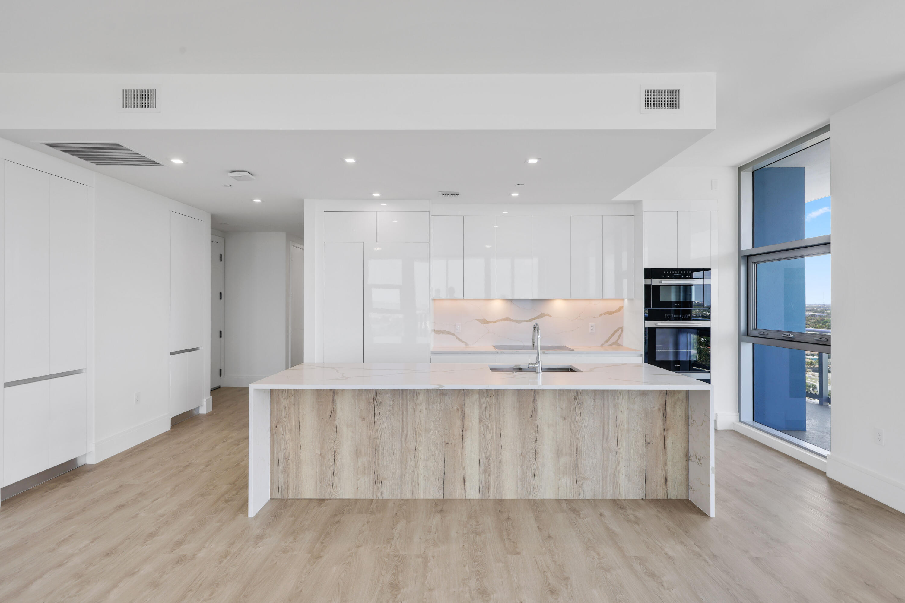 NAUTILUS 220 CONDO - Residential