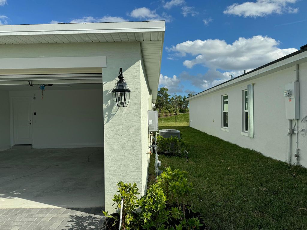 Photo of 10509 NW Suncrest Lp Loop, Port Saint Lucie, FL 34987 (MLS # R11147142)