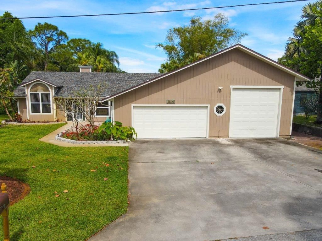 Photo of 2801 SW Lake Terrace, Palm City, FL 34990 (MLS # R10975315)