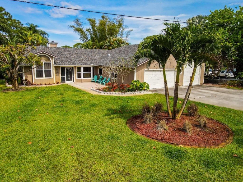 Photo of 2801 SW Lake Terrace, Palm City, FL 34990 (MLS # R10975315)