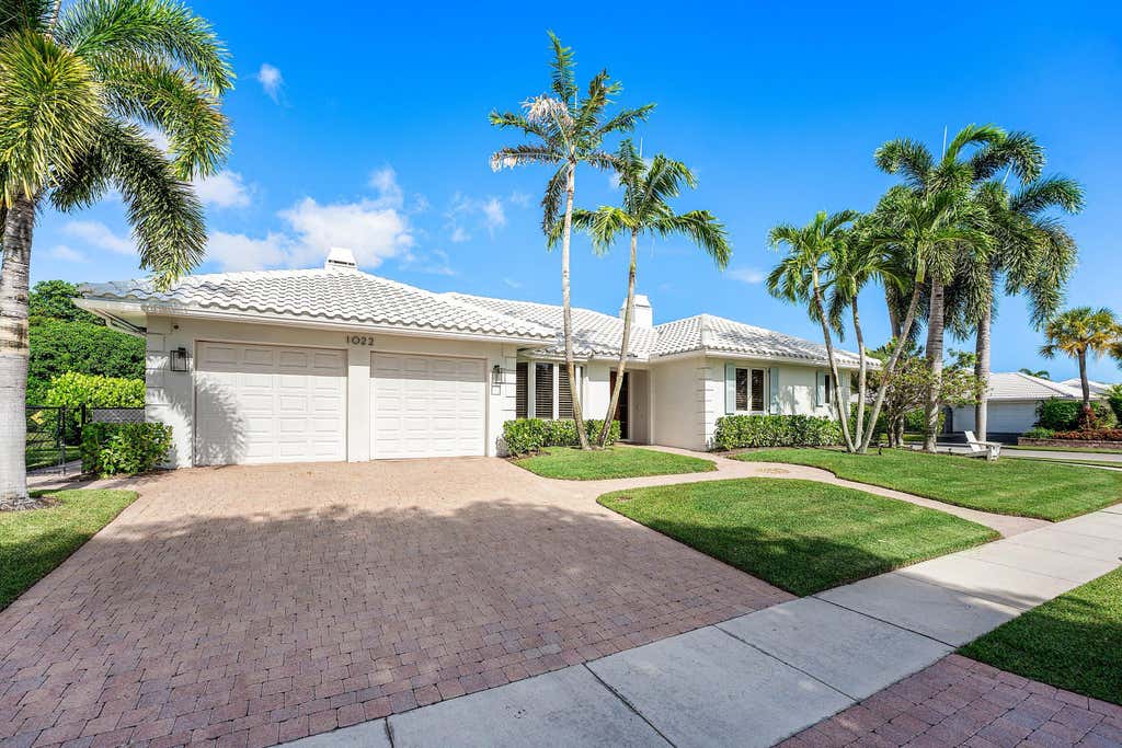 Photo of 1022 WALNUT Terrace, Boca Raton, FL 33486 (MLS # B26062924)