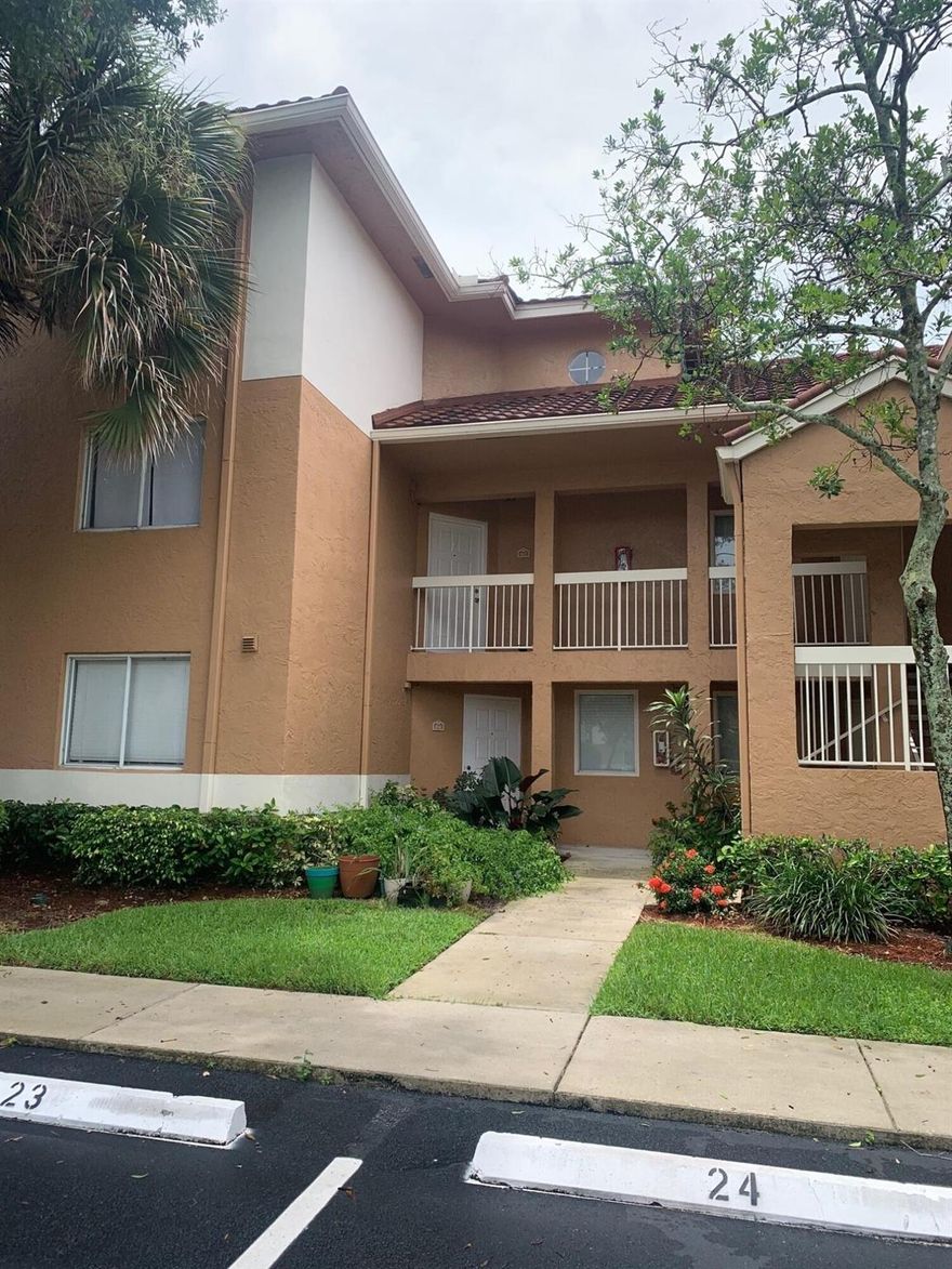 Beautiful two floors apartment in the heart of Plantation. This condo features a 2/2 with a a stunning renovated kitchen. Master suite in the upstairs area! Washer and dryer in the unit. Screened patio with storage room. Quick approval! 2 cars only.