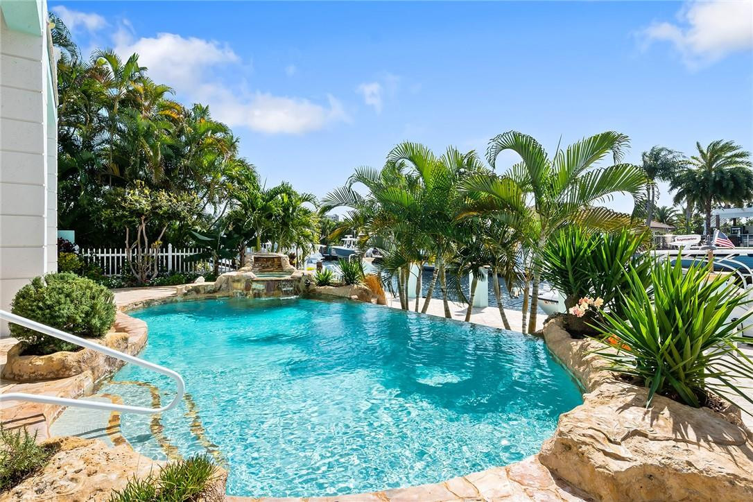 BEACON LIGHT SHOPPING CTR - Residential