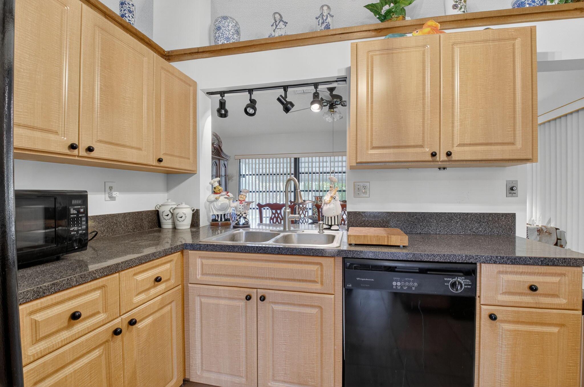 COCO WOOD LAKES SEC 3 - Residential