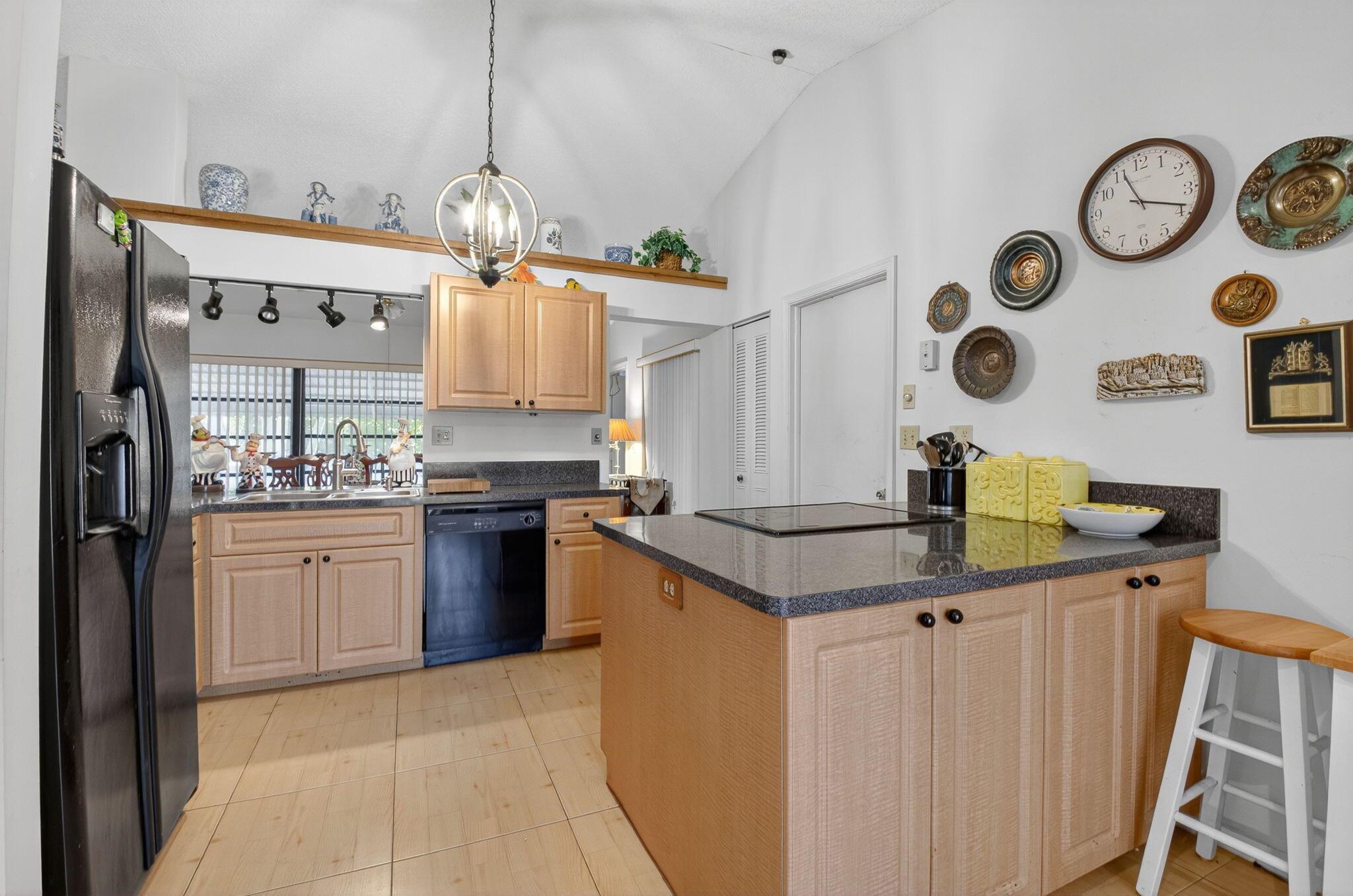 COCO WOOD LAKES SEC 3 - Residential