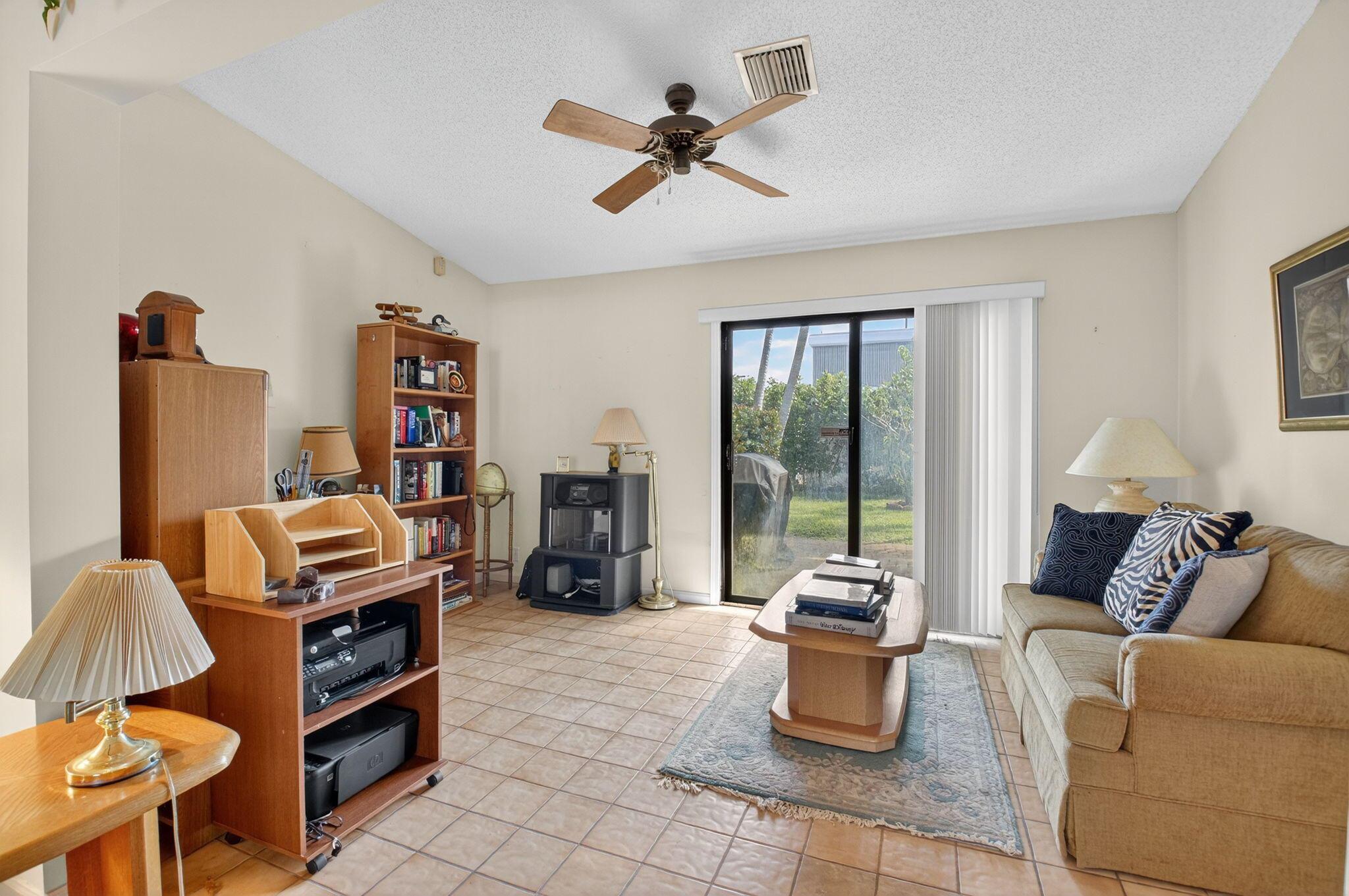 COCO WOOD LAKES SEC 3 - Residential