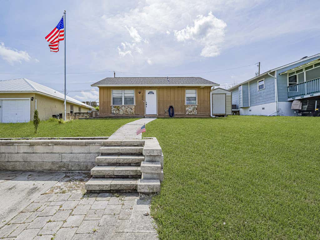 Photo of 1656 3RD Avenue SW, Vero Beach, FL 32962 (MLS # B26054659)