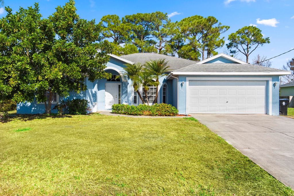 Photo of 241 SE Starfish Ave, Port Saint Lucie, FL 34984 (MLS # R11168393)