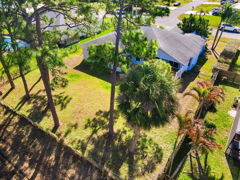 Photo of 241 SE Starfish Ave, Port Saint Lucie, FL 34984 (MLS # R11168393)