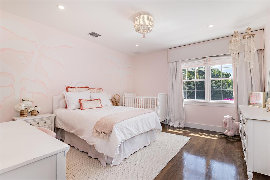 EL ENCANTO IN - Residential