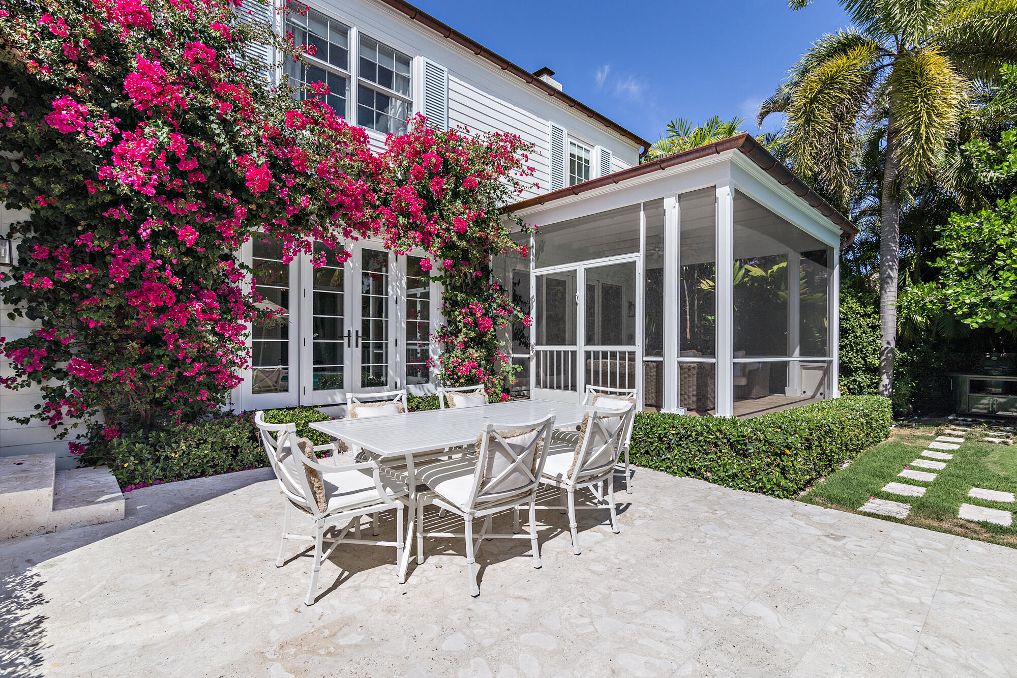 EL ENCANTO IN - Residential