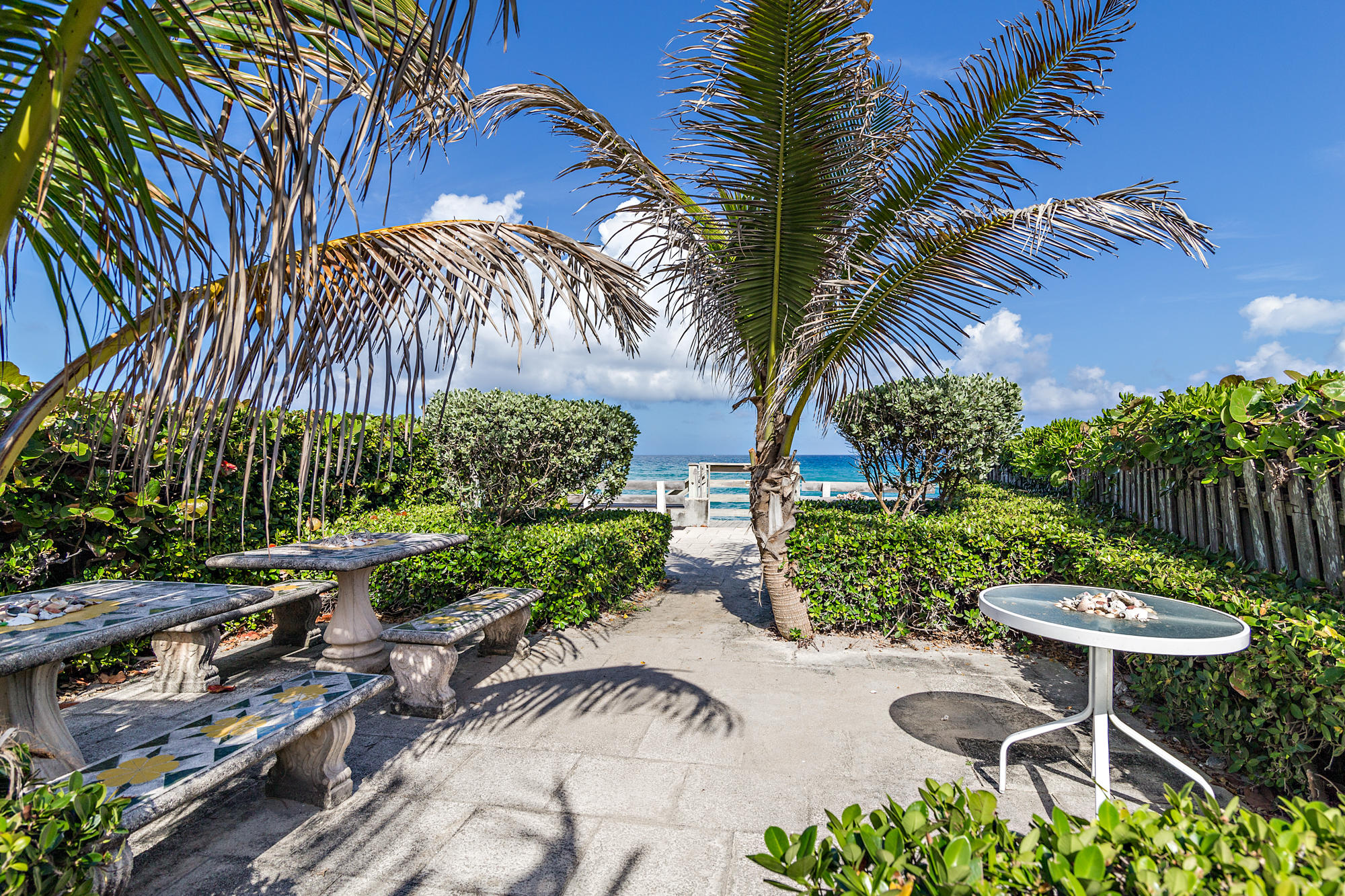 EL ENCANTO IN - Residential