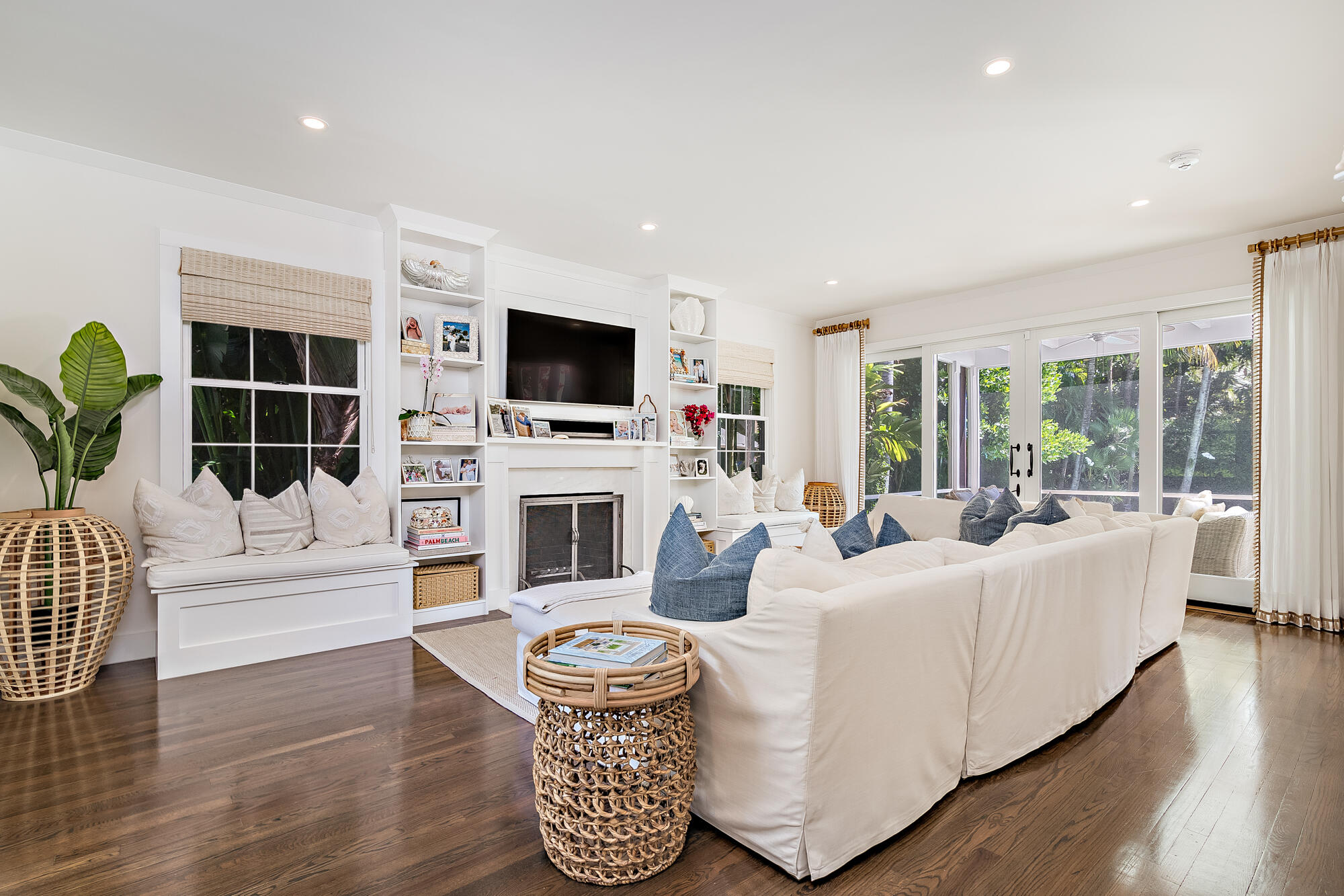 EL ENCANTO IN - Residential