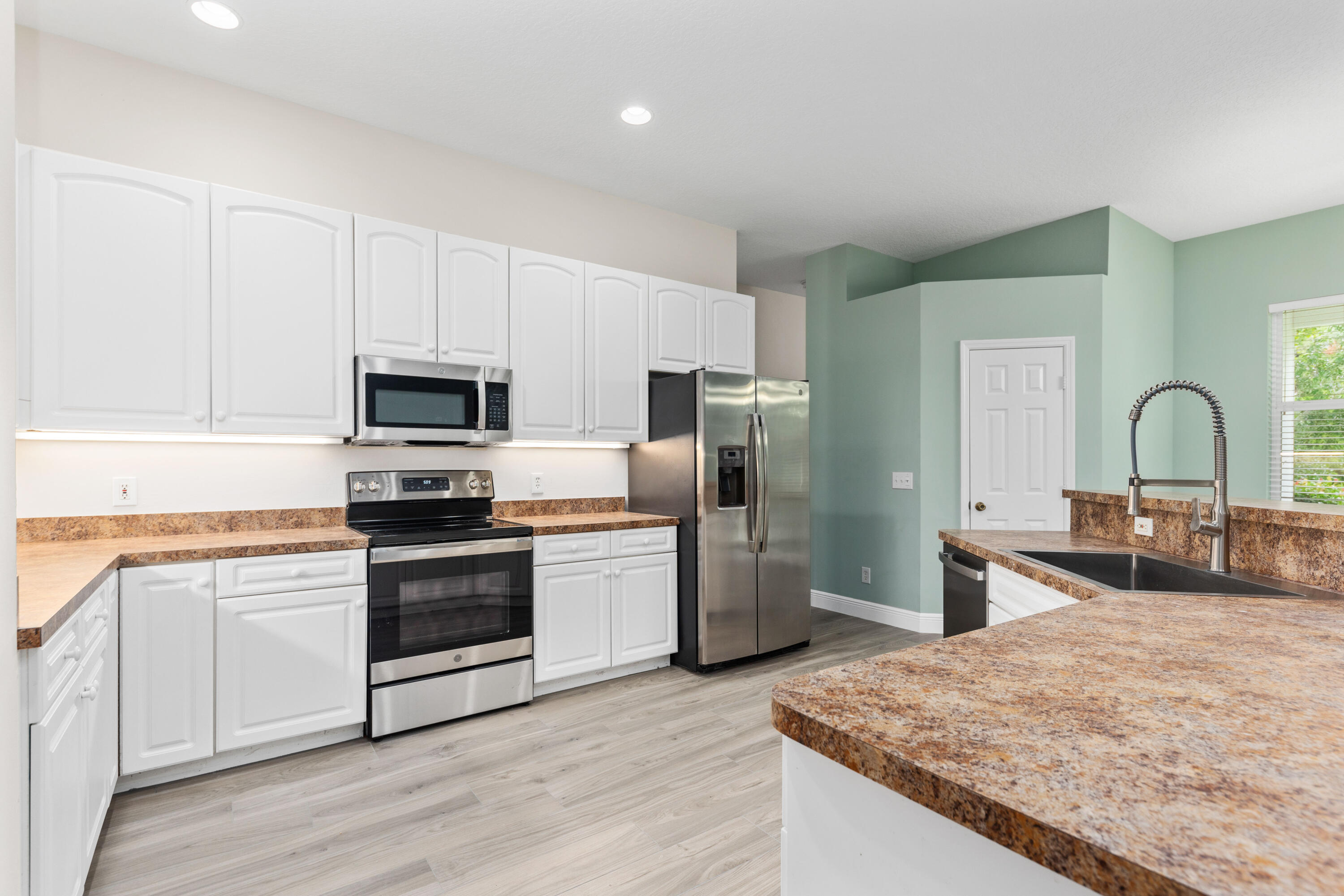 Pineapple Plantation/The Pines - Residential Lease