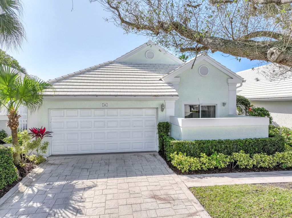 Photo of 11 Brighton Court, Palm Beach Gardens, FL 33418 (MLS # R10958045)