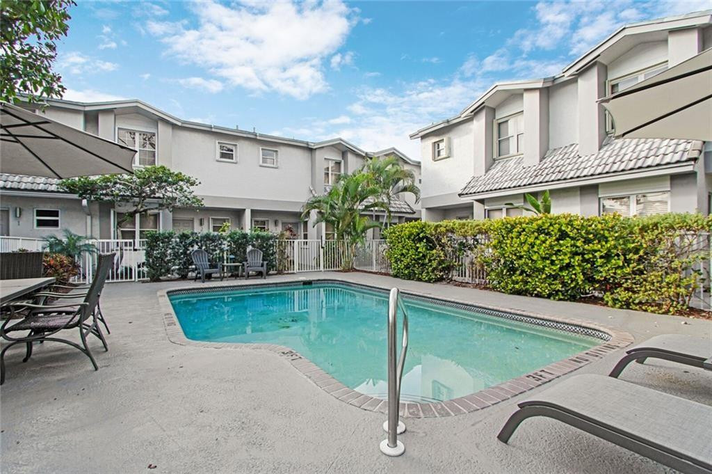 HARBOUR OAKS - Residential