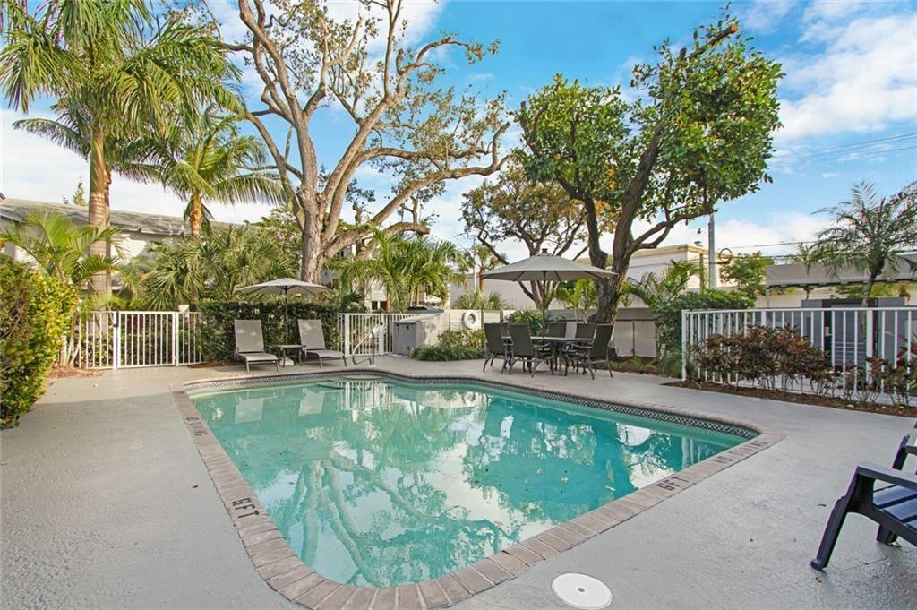 HARBOUR OAKS - Residential