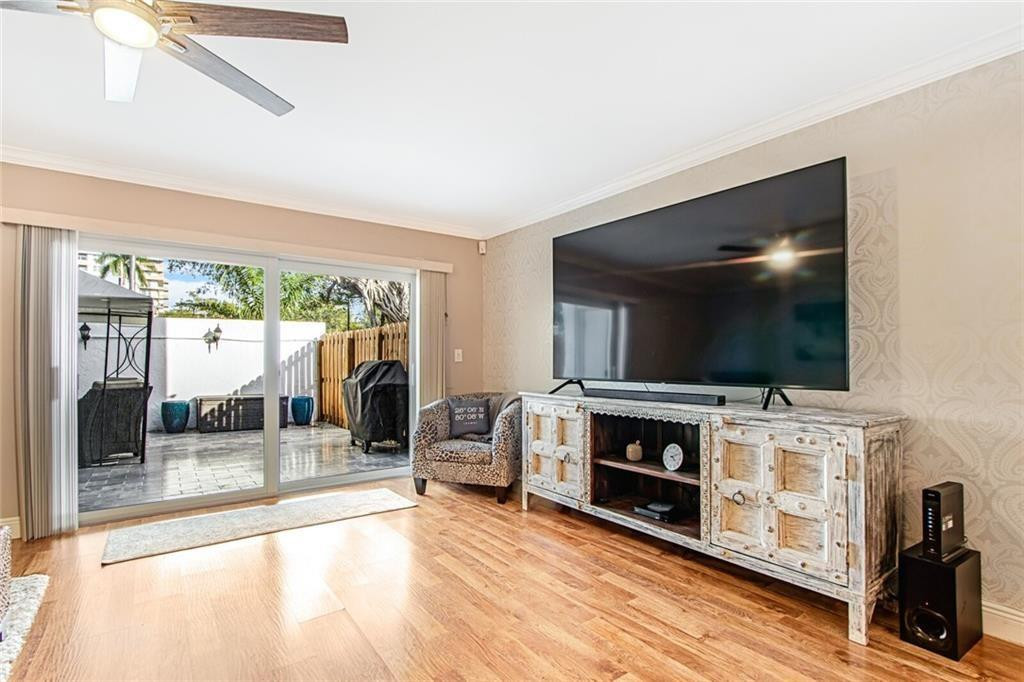 HARBOUR OAKS - Residential