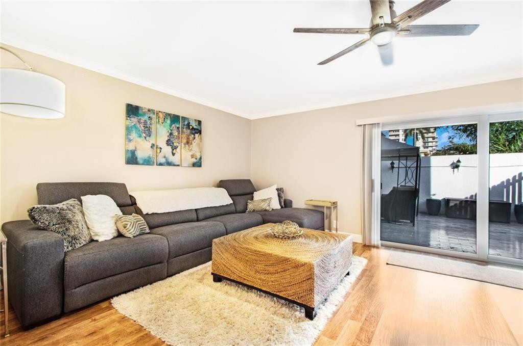 HARBOUR OAKS - Residential