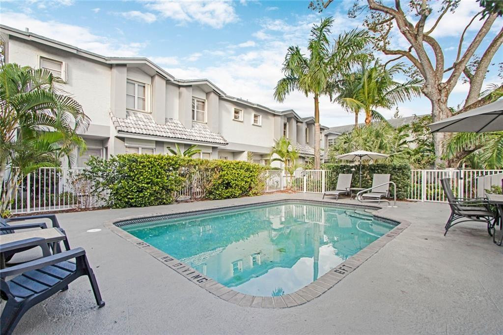 HARBOUR OAKS - Residential