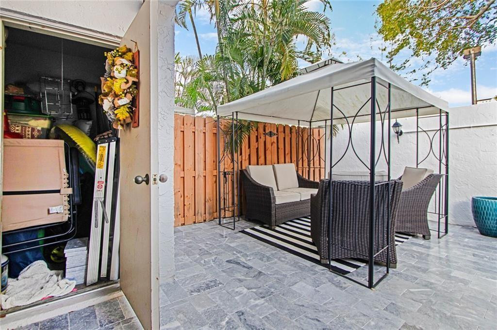 HARBOUR OAKS - Residential