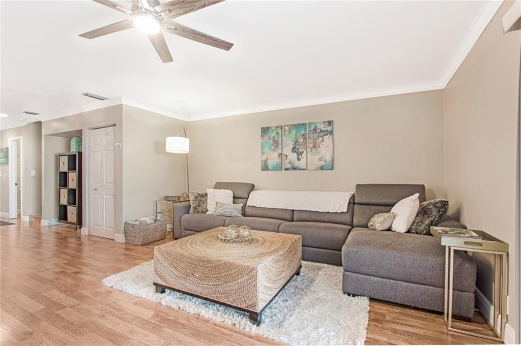 HARBOUR OAKS - Residential