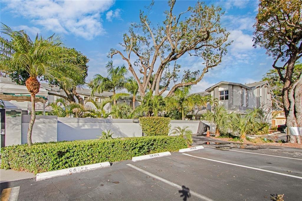 HARBOUR OAKS - Residential