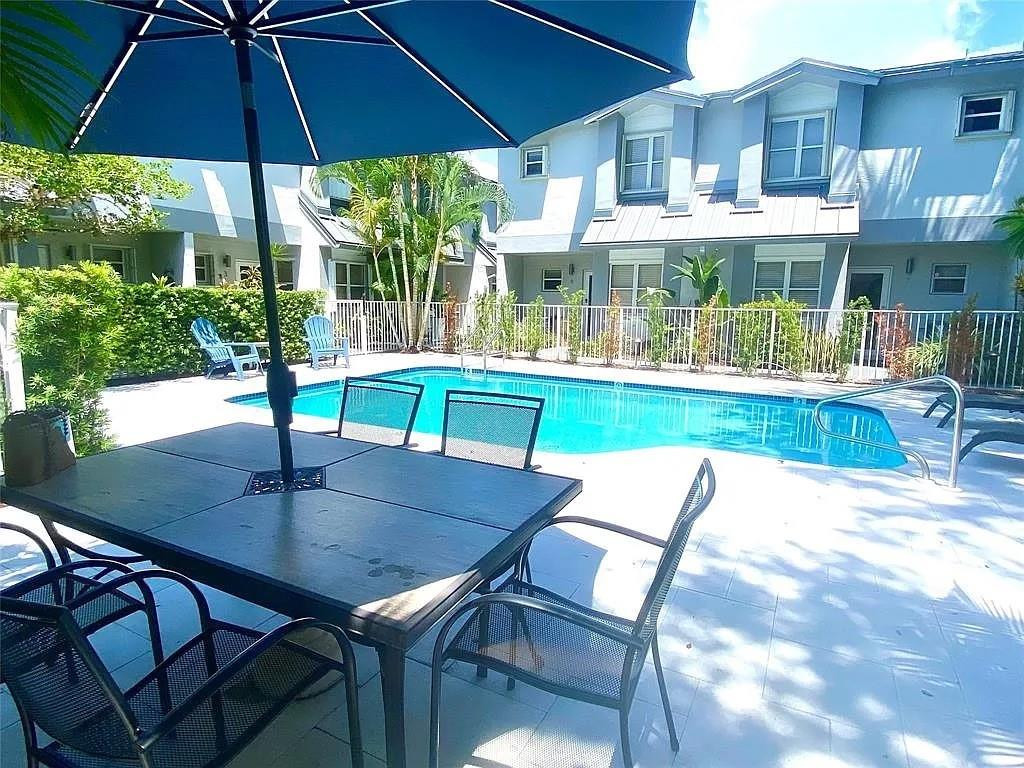 HARBOUR OAKS - Residential